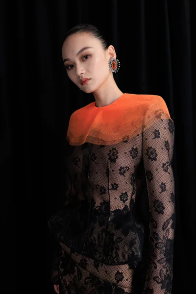 Look 10